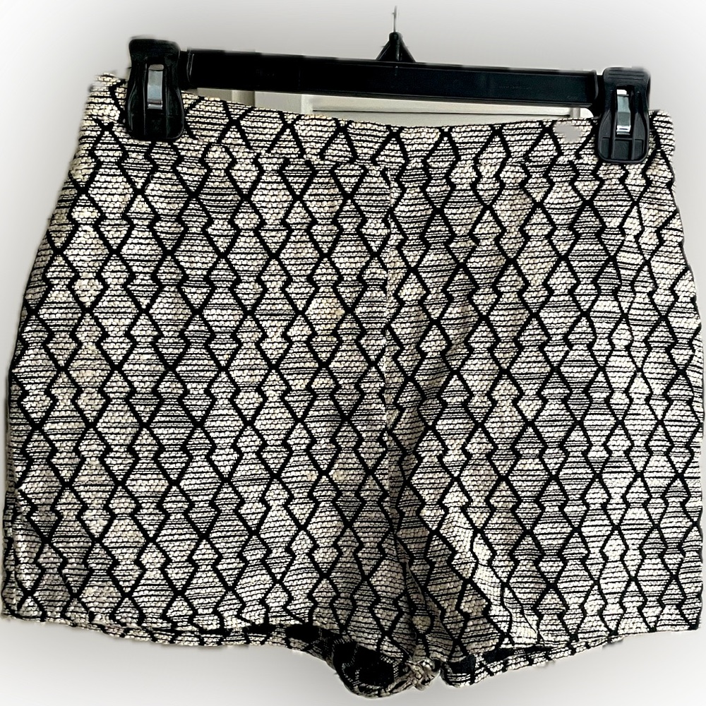 Lucca Couture (boutique) - black and white high rise shorts - size:4